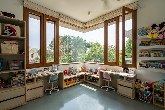 Natural Solid Wood Casement window, 39.5mm glass, Natural wood finish color, High Security, Weather-Resistant.